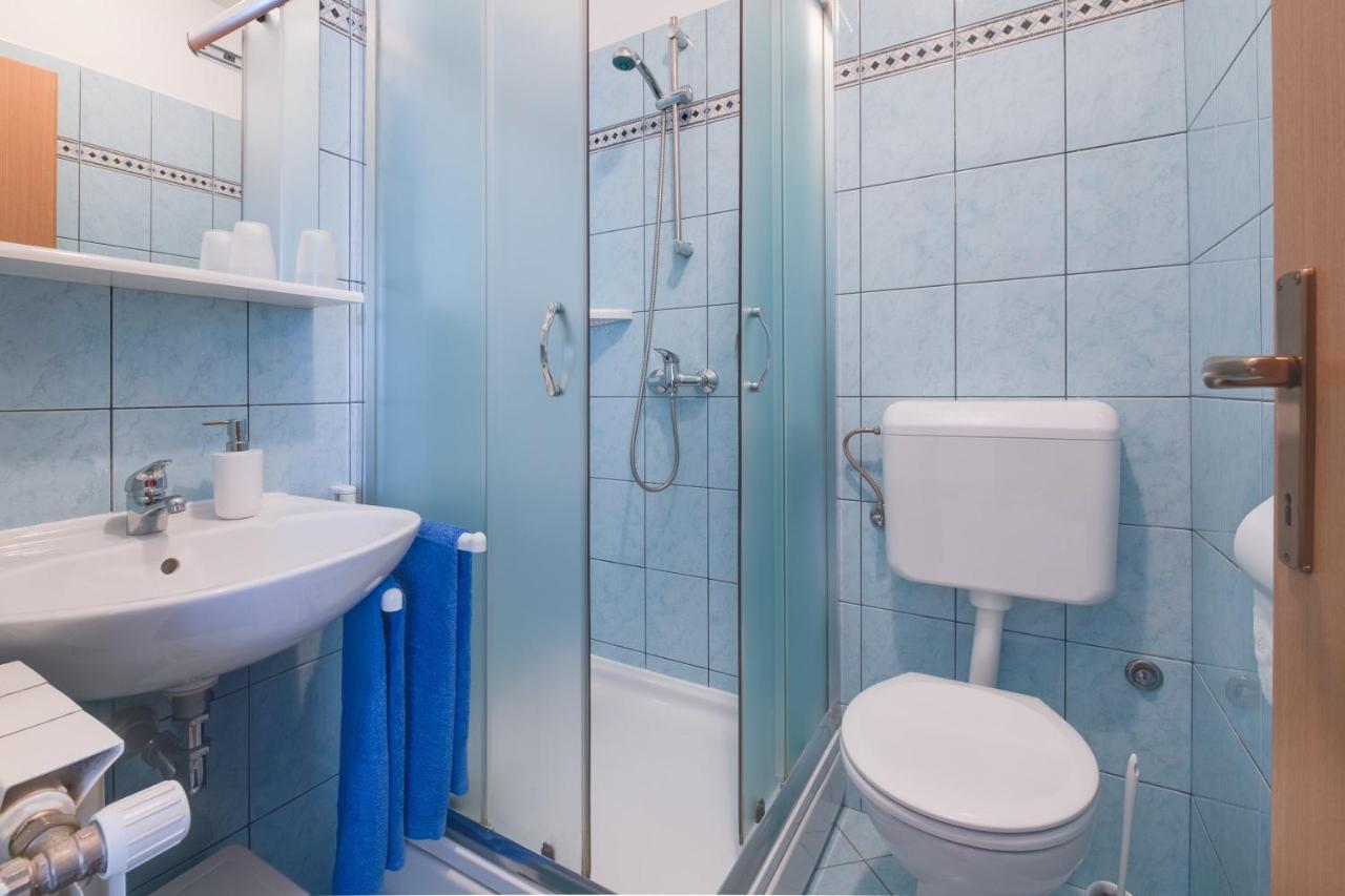 Villa Livia: Family-Friendly Retreat with Pool and Playground Liznjan Exterior photo