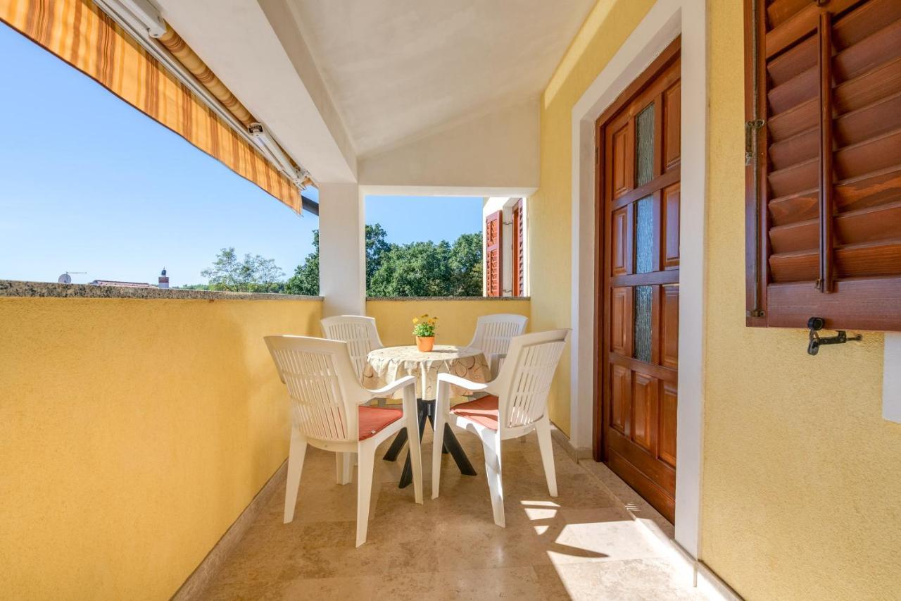 Villa Livia: Family-Friendly Retreat with Pool and Playground Liznjan Exterior photo