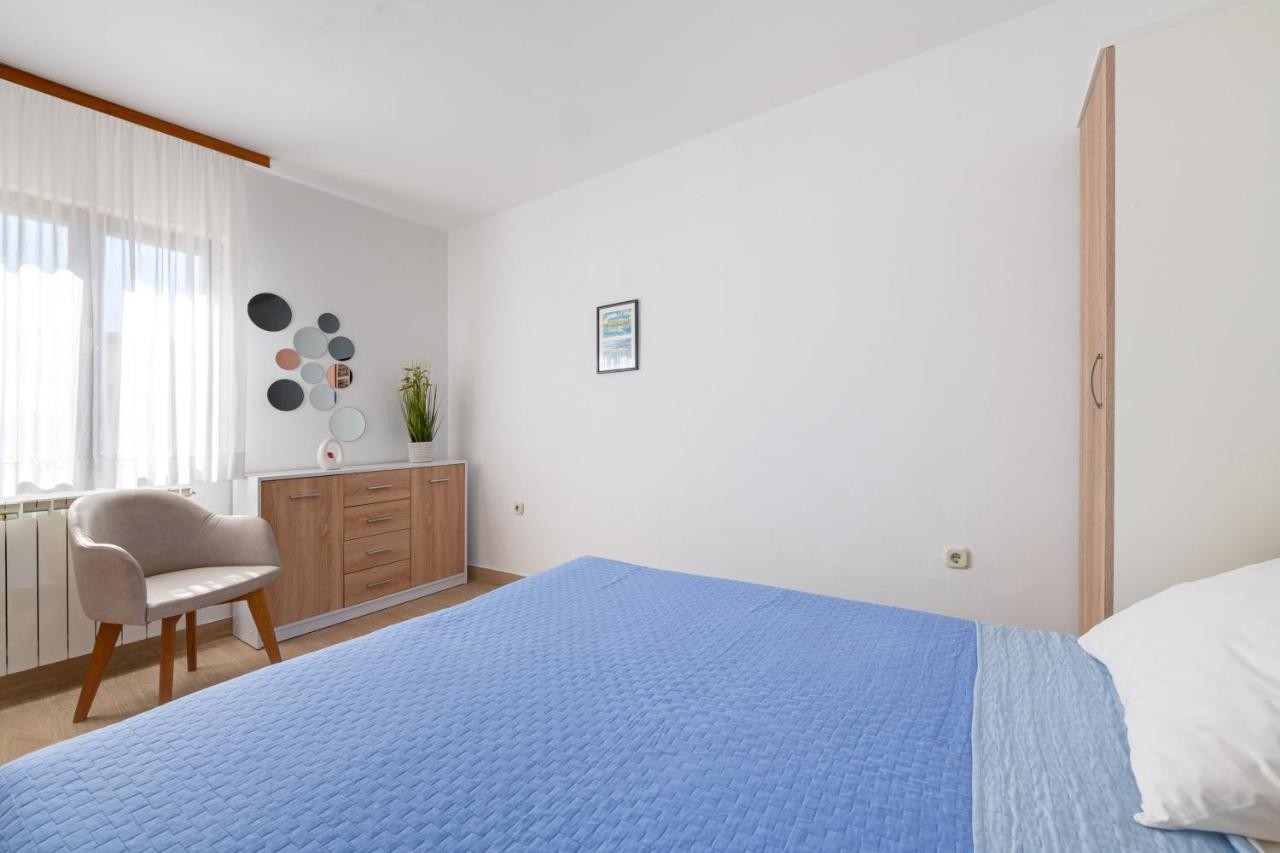Villa Livia: Family-Friendly Retreat with Pool and Playground Liznjan Exterior photo