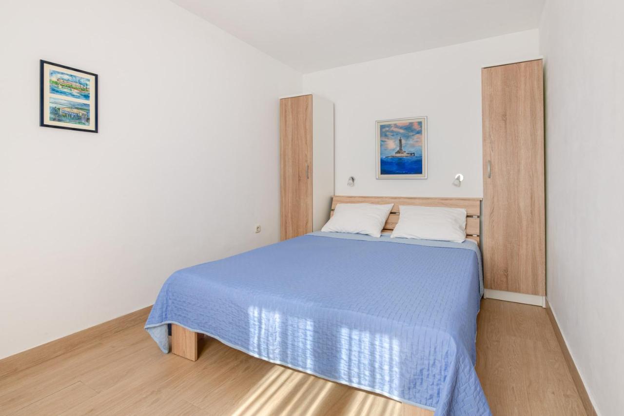 Villa Livia: Family-Friendly Retreat with Pool and Playground Liznjan Exterior photo