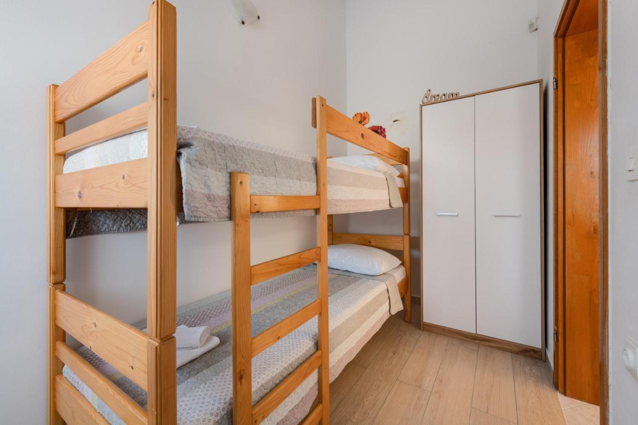 Villa Livia: Family-Friendly Retreat with Pool and Playground Liznjan Exterior photo