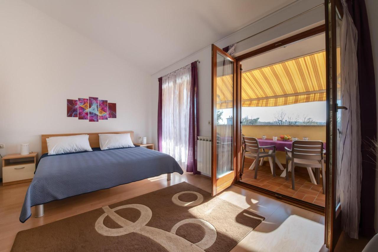Villa Livia: Family-Friendly Retreat with Pool and Playground Liznjan Exterior photo