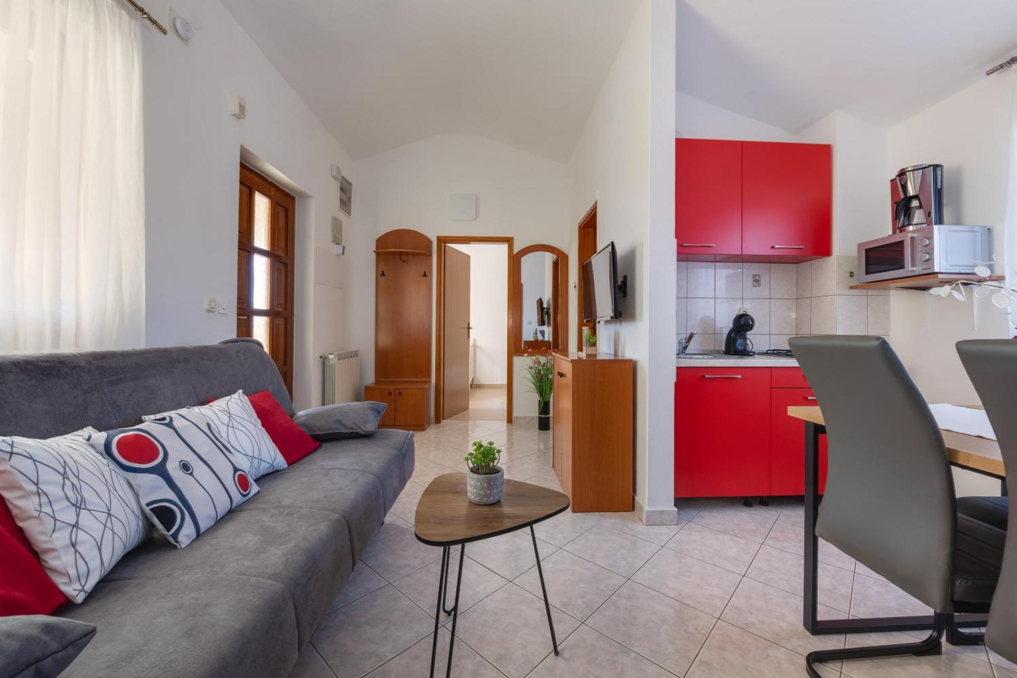 Villa Livia: Family-Friendly Retreat with Pool and Playground Liznjan Exterior photo