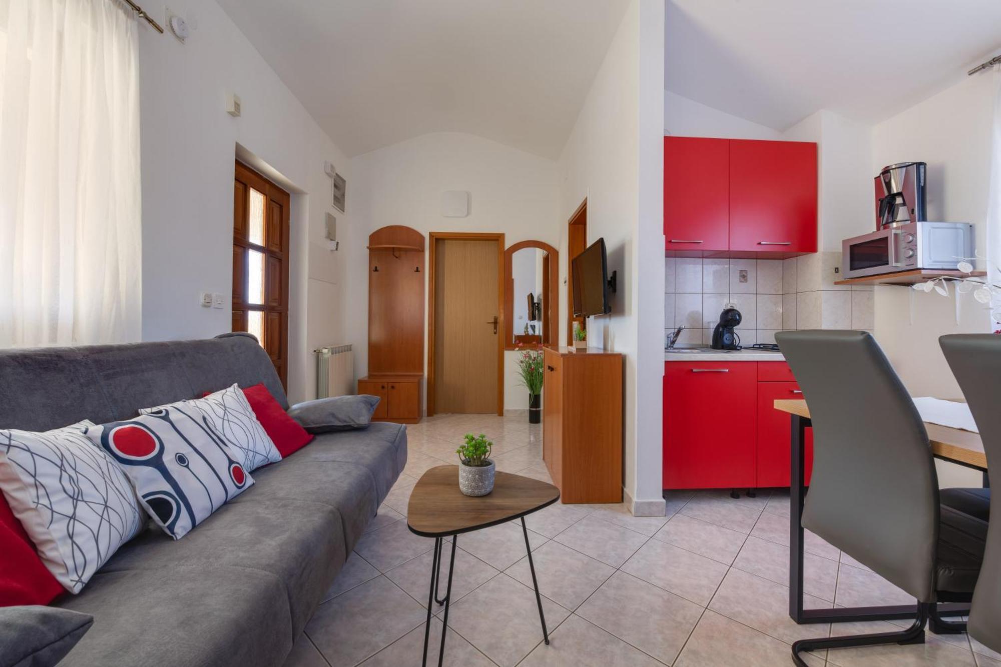 Villa Livia: Family-Friendly Retreat with Pool and Playground Liznjan Exterior photo